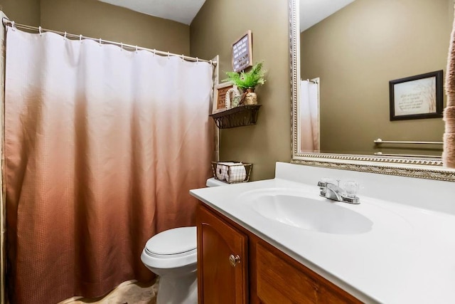 9008 N Hunter Ave, Kansas City, MO 64157 - full bathroom with toilet, vanity, and a shower with curtain