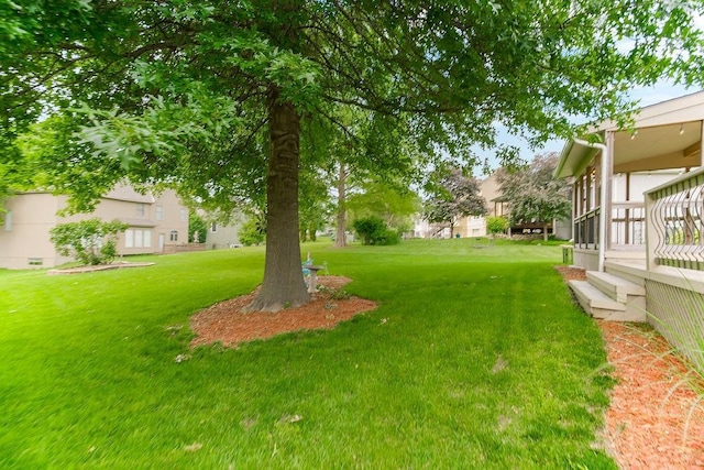 9008 N Hunter Ave, Kansas City, MO 64157 - view of green lawn