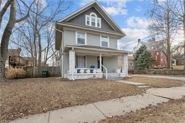 915 E 29th St, Kansas City, MO 64109 - view of front of home with covered porch and fence