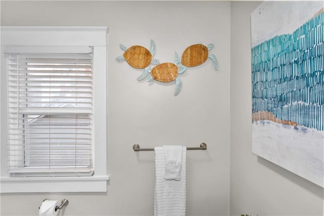 915 E 29th St, Kansas City, MO 64109 - view of bathroom