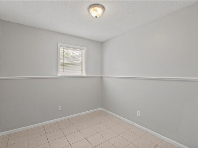 310-312 N 8th St, Leavenworth, KS 66048 - unfurnished room with a textured ceiling and baseboards