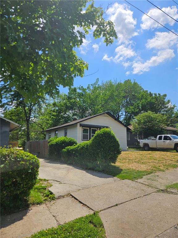 4715 E 45th St, Kansas City, MO 64130 - view of side of home