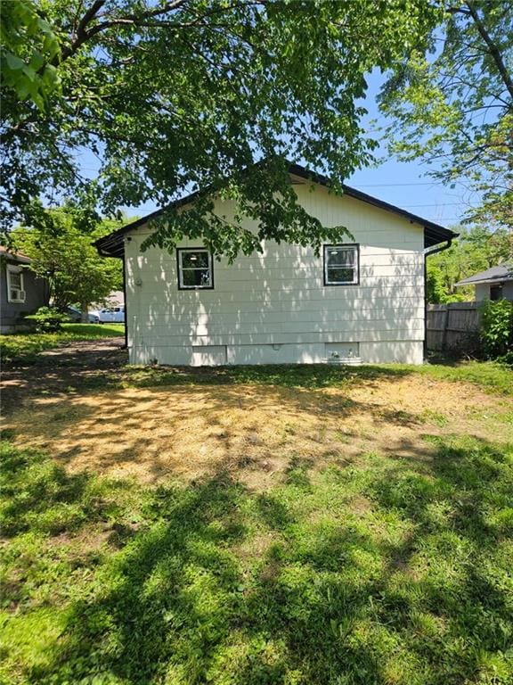 4715 E 45th St, Kansas City, MO 64130 - view of side of property with fence