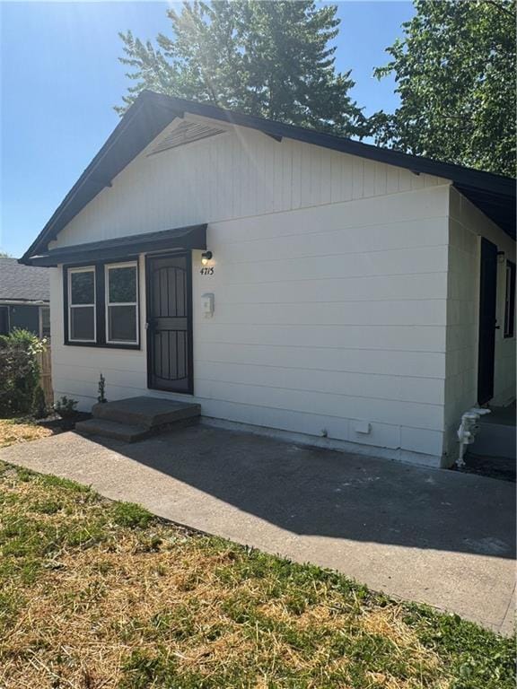 4715 E 45th St, Kansas City, MO 64130 - view of front of home