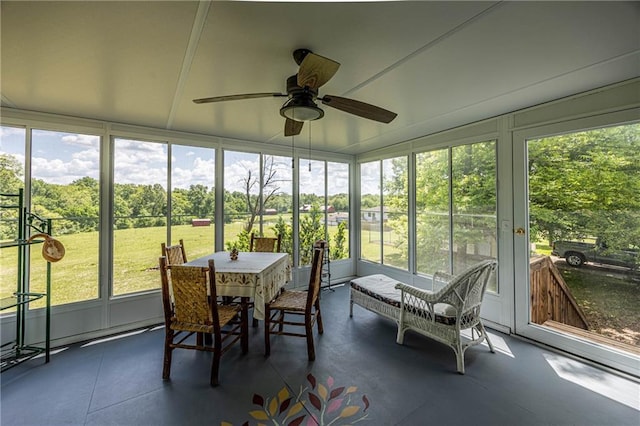 537 NE State Route 13th Hwy, Warrensburg, MO 64093 - sunroom / solarium with healthy amount of natural light and ceiling fan