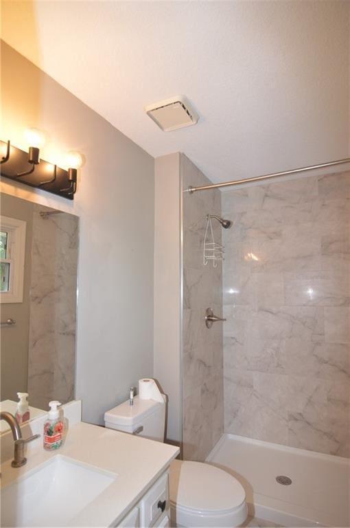 1748 NE Ridgeview Dr, Lees Summit, MO 64086 - bathroom with vanity, tiled shower, and toilet