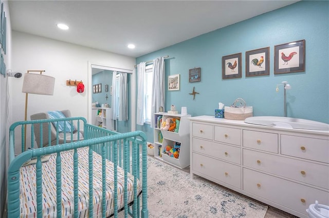 bedroom featuring recessed lighting and a closet