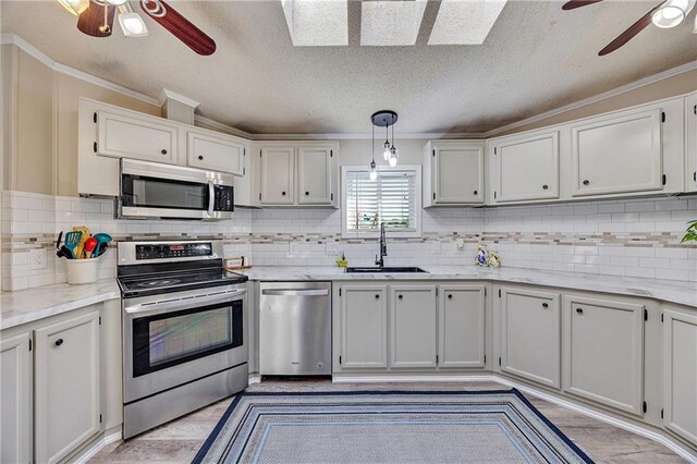 33 Lakeview Ln, Linn Valley, KS 66040 - kitchen featuring appliances with stainless steel finishes, a sink, a ceiling fan, ornamental molding, and tasteful backsplash