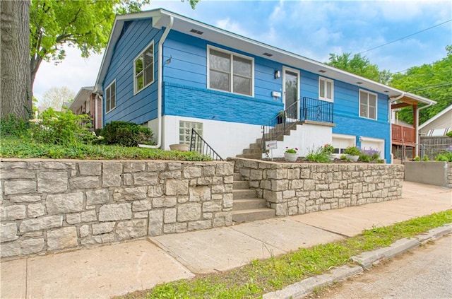 4547 Wyoming St, Kansas City, MO 64111 - view of front facade with stairway and concrete driveway