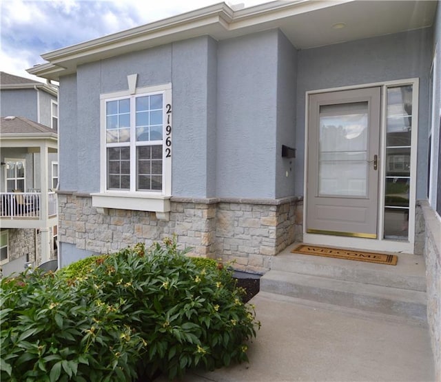 21962 W 116th Ter, Olathe, KS 66061 - view of exterior entry with stone siding and stucco siding