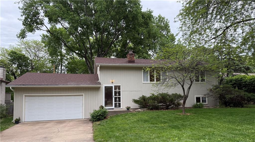 1024 Holiday Dr, Lawrence, KS 66049 - photo 1
