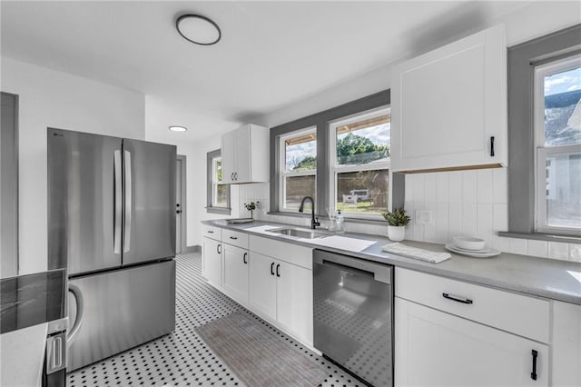 1508 SW Smith St, Blue Springs, MO 64015 - kitchen with stainless steel appliances, a sink, white cabinets, tasteful backsplash, and recessed lighting