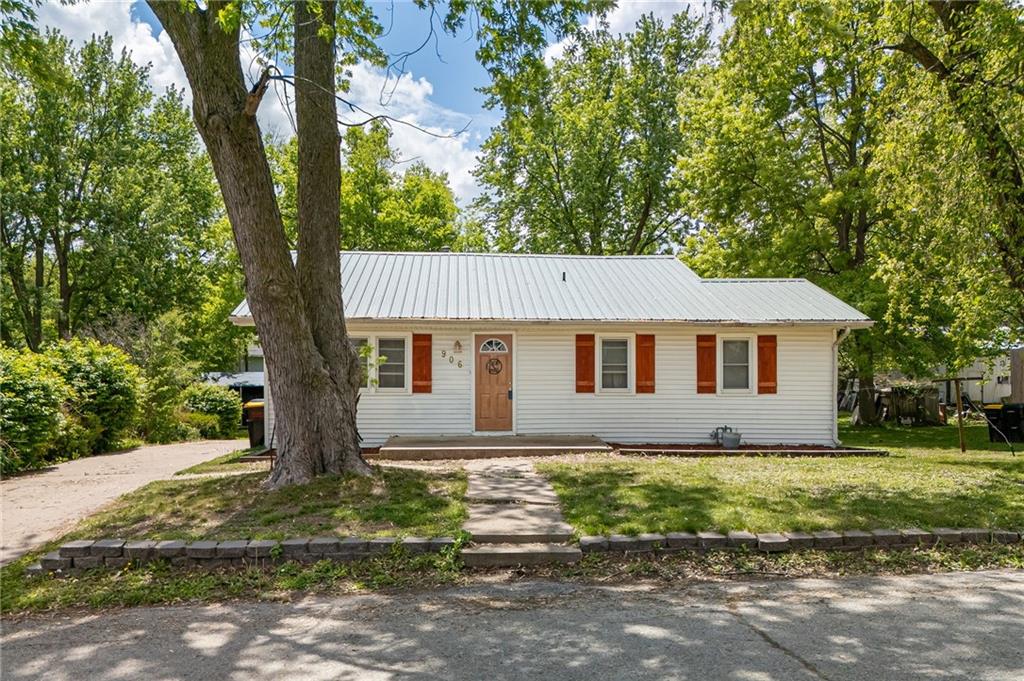 906 W Pearl St, Savannah, MO 64485 - photo 1