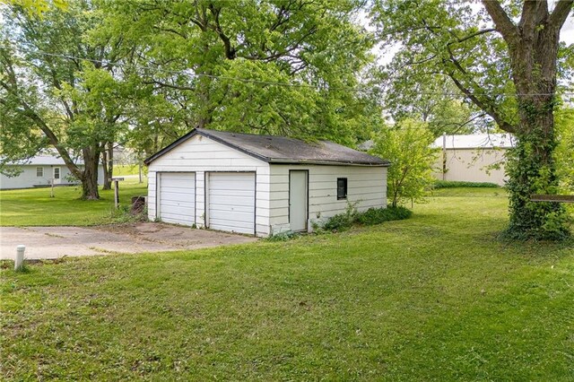 906 W Pearl St, Savannah, MO 64485 - view of detached garage