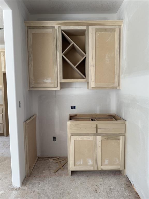 8913 N Colorado Ave, Kansas City, MO 64156 - view of laundry area