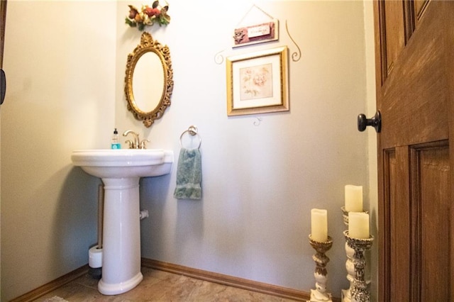 10875 SE 54th Hwy, Collins, MO 64738 - bathroom featuring baseboards and a sink
