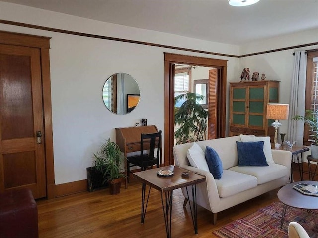 living area featuring light wood-type flooring and baseboards
