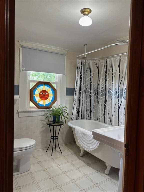 full bath featuring tile patterned floors, tile walls, toilet, a shower with shower curtain, and a bath