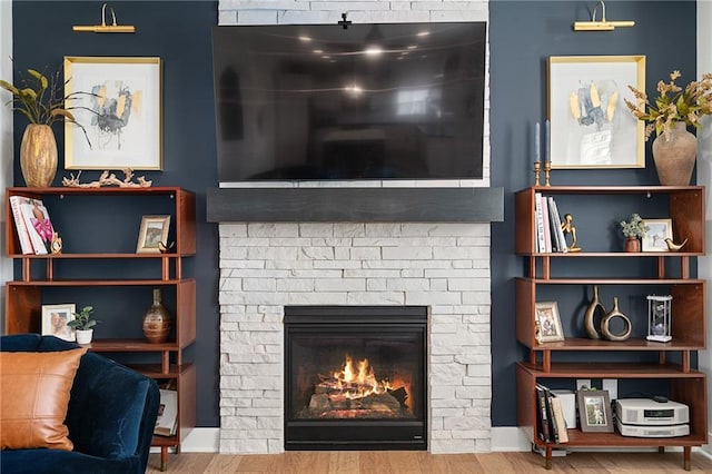 18873 W 168th Ter, Olathe, KS 66062 - living area with wood finished floors, a fireplace, and baseboards