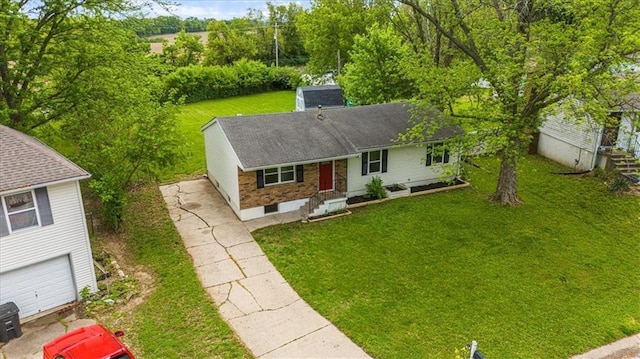 view of front of home featuring a front yard