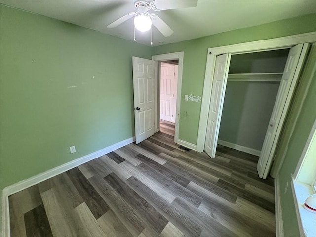 710 N Willis Ave, Independence, MO 64050 - unfurnished bedroom with dark wood-style flooring, baseboards, a closet, and a ceiling fan