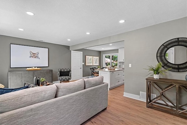 11424 W 68th Pl, Shawnee, KS 66203 - living area featuring light wood-type flooring, recessed lighting, baseboards, and a textured ceiling