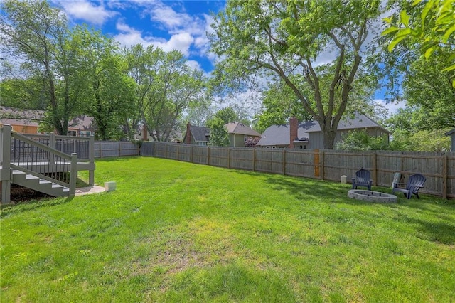 view of yard featuring an outdoor fire pit