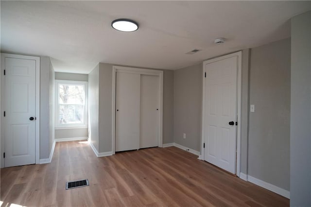 10514 E 35th St S, Independence, MO 64052 - unfurnished bedroom featuring baseboards and light wood-style floors