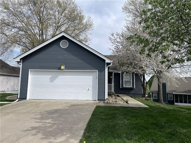 16507 E 52nd Terrace Ct, Independence, MO 64055 - ranch-style house with a front yard and driveway