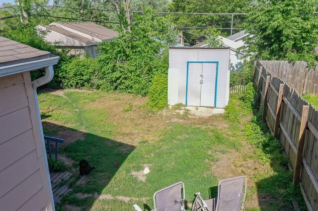 817 S Hardy Ave, Independence, MO 64053 - view of yard