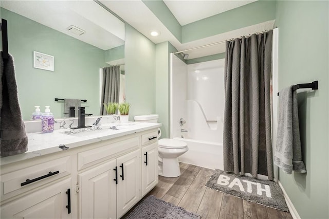 18213 Cliff Dr, Independence, MO 64055 - bathroom featuring wood finished floors, toilet, vanity, washtub / shower combination, and recessed lighting