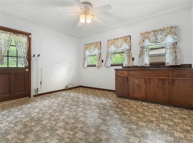 entryway featuring ceiling fan and baseboards