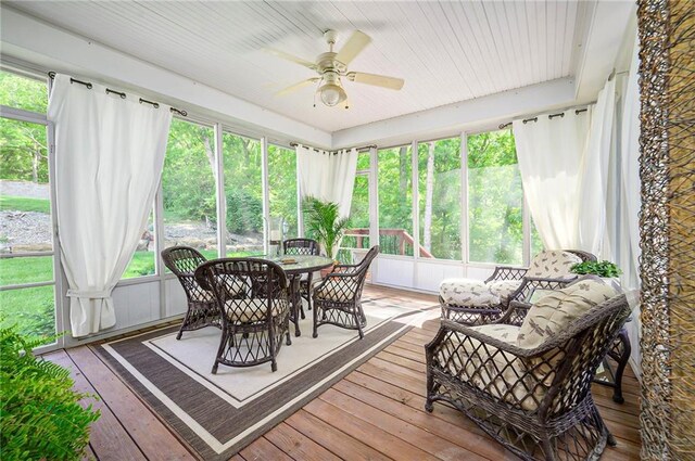 1605 Ridge Rd, Leavenworth, KS 66048 - sunroom featuring a ceiling fan and outdoor dining space