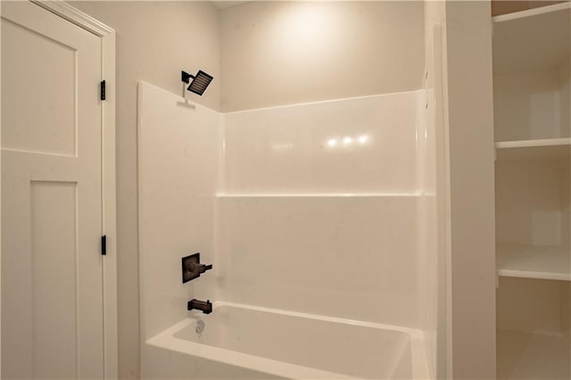 bathroom with shower / bathtub combination