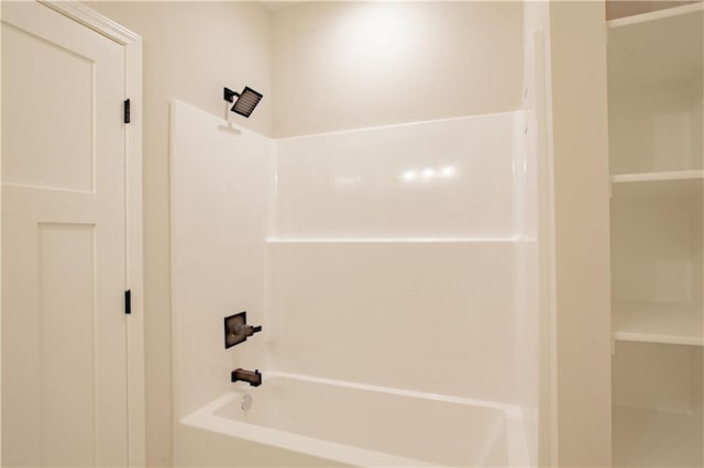 606 E 3rd St, Cameron, MO 64429 - full bath with bathing tub / shower combination