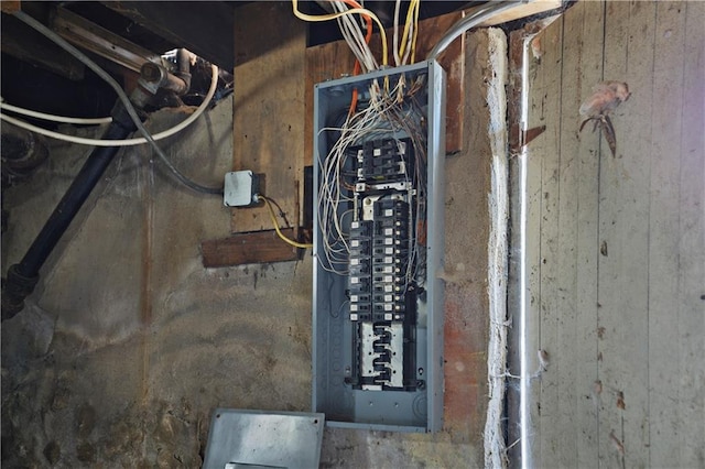 511 E 9th St, Trenton, MO 64683 - utilities featuring electric panel