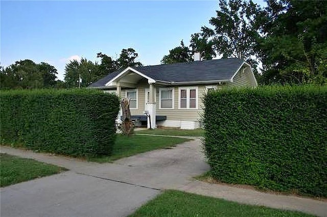 2011 S Broadway St, Pittsburg, KS 66762 - view of front of property featuring a chimney