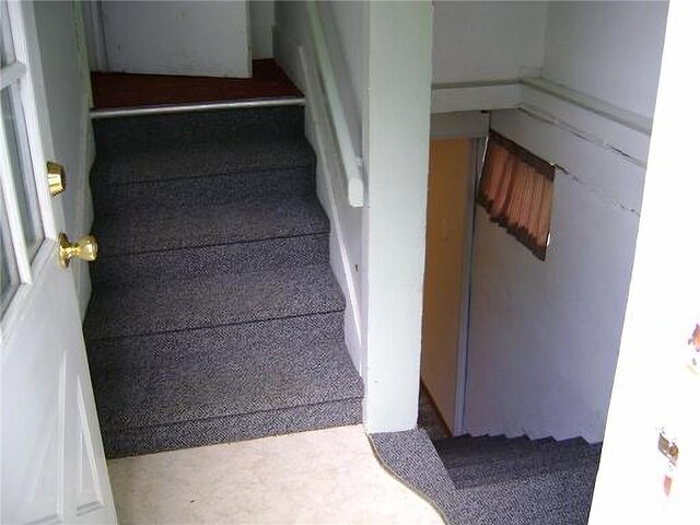 2011 S Broadway St, Pittsburg, KS 66762 - view of stairs