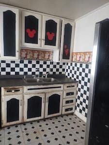 detailed view of tasteful backsplash