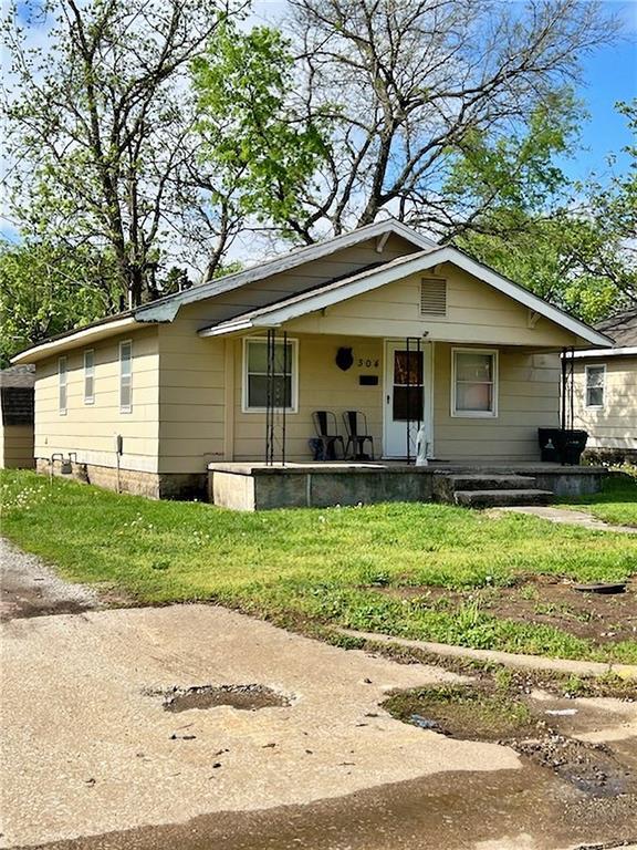 bungalow featuring covered porch