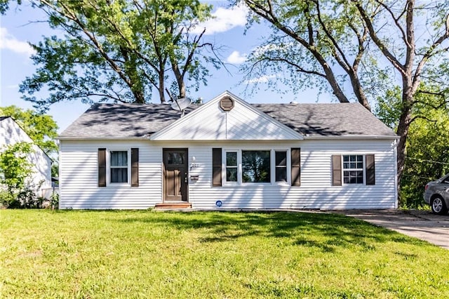 1007 Vest Dr, Warrensburg, MO 64093 - view of front of property featuring a front yard