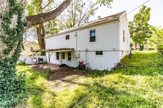 1007 Vest Dr, Warrensburg, MO 64093 - rear view of house featuring cooling unit