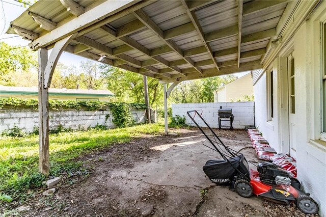 1007 Vest Dr, Warrensburg, MO 64093 - view of patio featuring a fenced backyard