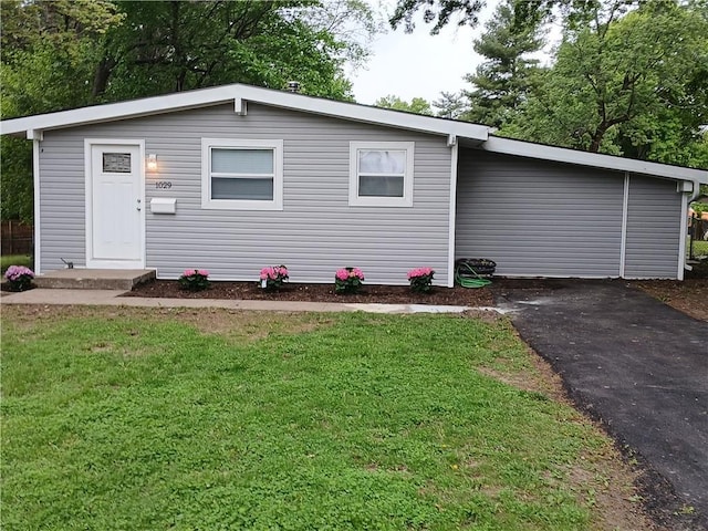 1029 Shearer Rd, Kansas City, KS 66103 - view of front of property featuring a front lawn and asphalt driveway