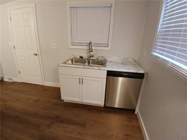 1029 Shearer Rd, Kansas City, KS 66103 - bar featuring dishwasher, a sink, dark wood-style flooring, and baseboards