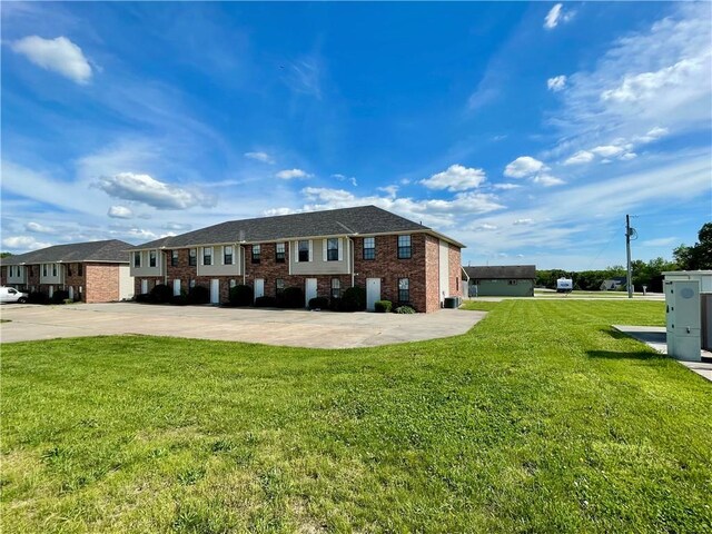 596 SE 105th Rd, Warrensburg, MO 64093 - view of front of house with brick siding and a front yard