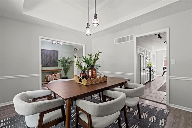 1036 NE Remington Ct, Lees Summit, MO 64086 - dining room featuring wood finished floors and baseboards
