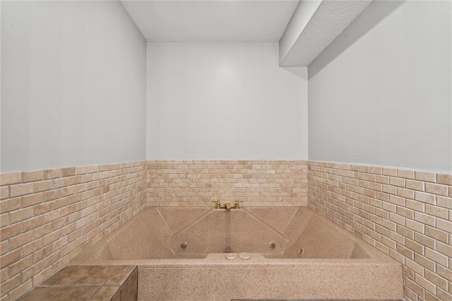 1036 NE Remington Ct, Lees Summit, MO 64086 - bathroom with a whirlpool tub