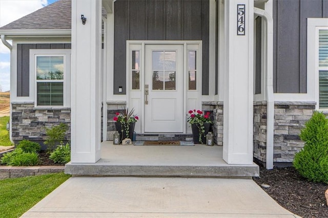 546 N Oakwood Ln, Tonganoxie, KS 66086 - doorway to property featuring stone siding and covered porch