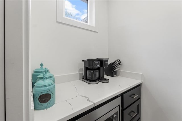 546 N Oakwood Ln, Tonganoxie, KS 66086 - detailed view